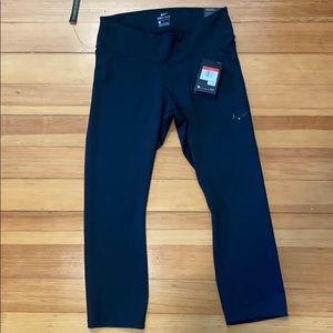 Nike Black Capri Tight Fit leggings